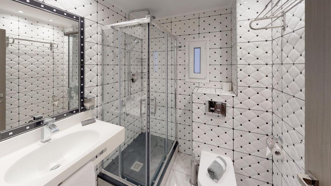 Luxury Living Apartments And Spa Tesalonika Bagian luar foto